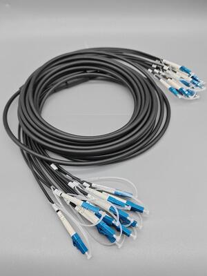 Özelleştirilmiş Önceden Sonlandırılmış Zırhlı Fiber Patch Kablo 6 12 24 Fiber LC SC Konnektör OS2 Tek Modlu 5.0mm Siyah Dış Mekan Kablosu