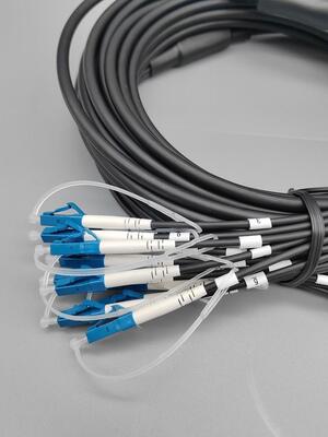 Özelleştirilmiş Önceden Sonlandırılmış Zırhlı Fiber Patch Kablo 6 12 24 Fiber LC SC Konnektör OS2 Tek Modlu 5.0mm Siyah Dış Mekan Kablosu